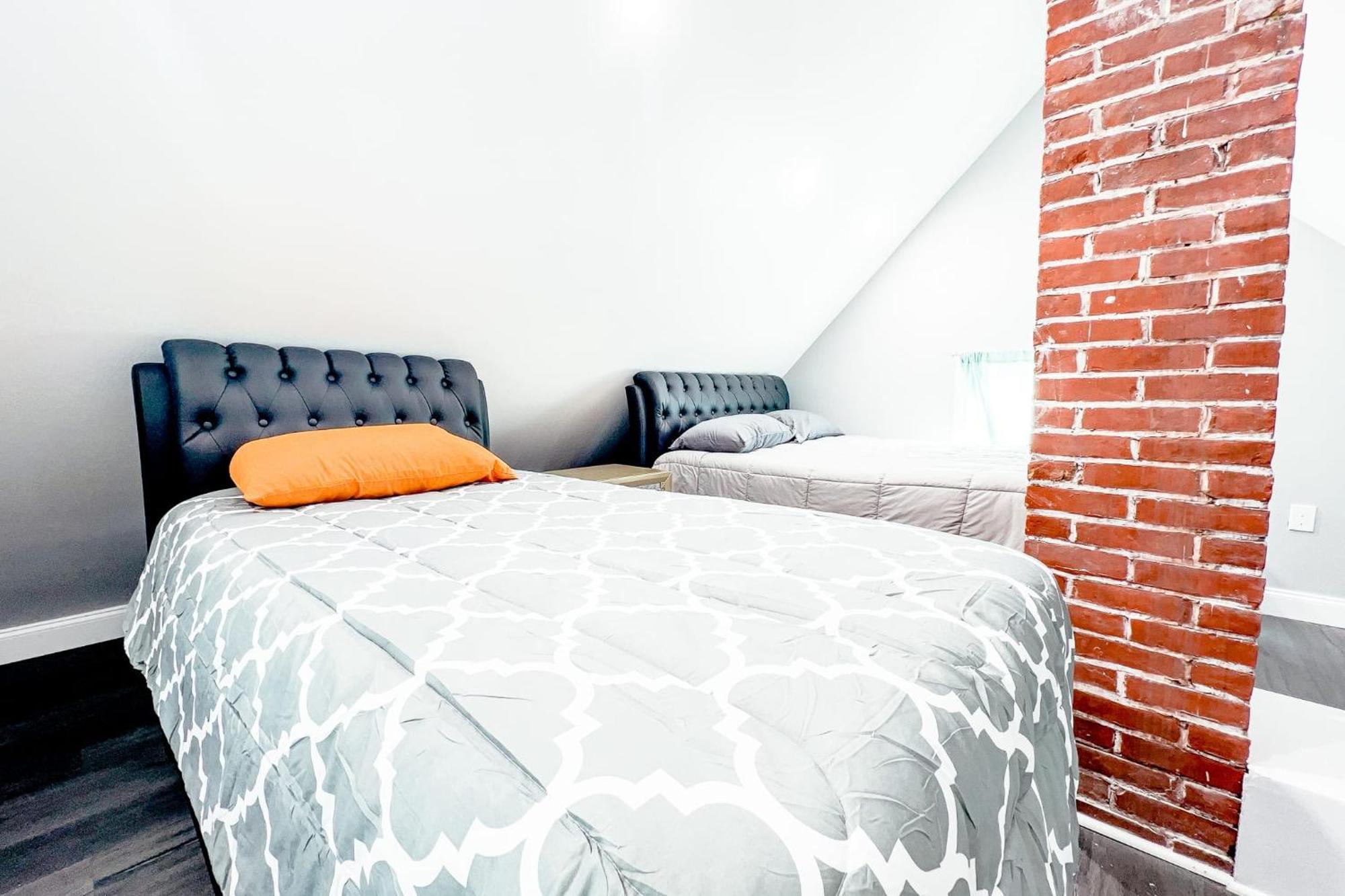 2 Homes, 1 Stay-7Br Niagara Falls Compound Eksteriør billede
